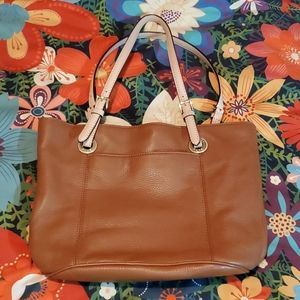 Medium size leather bag